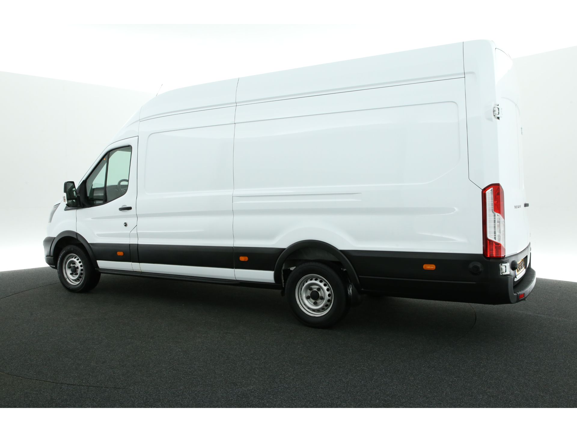 Ford Transit 350 2.0 TDCI L4H3 58dKM | 2021 | 130PK | 2800kg Trekgewicht. Airco 3 Persoons Start/Stop