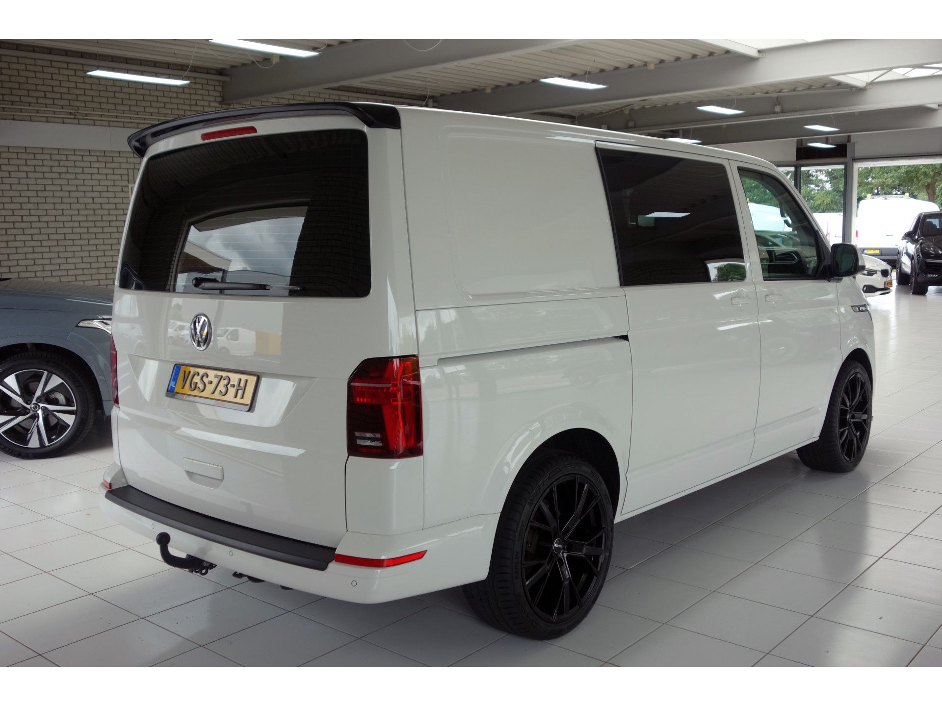 Volkswagen Transporter Bulli 2.0 TDI AUTOMAAT L1H1 Airco Cruise Navi Trekhaak LMvelgen 20"