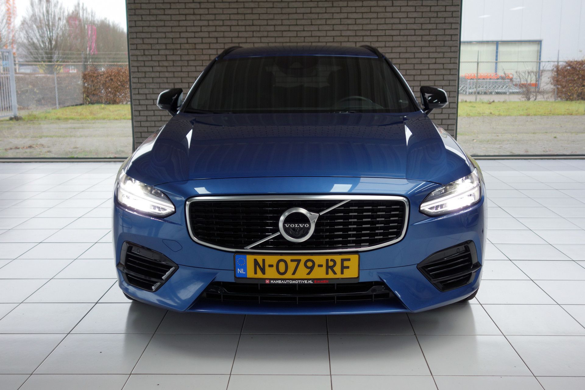 Volvo V90 2.0 T8 AWD R-Design Plug-In Hybrid Scandinavian Versatility en Winter Line