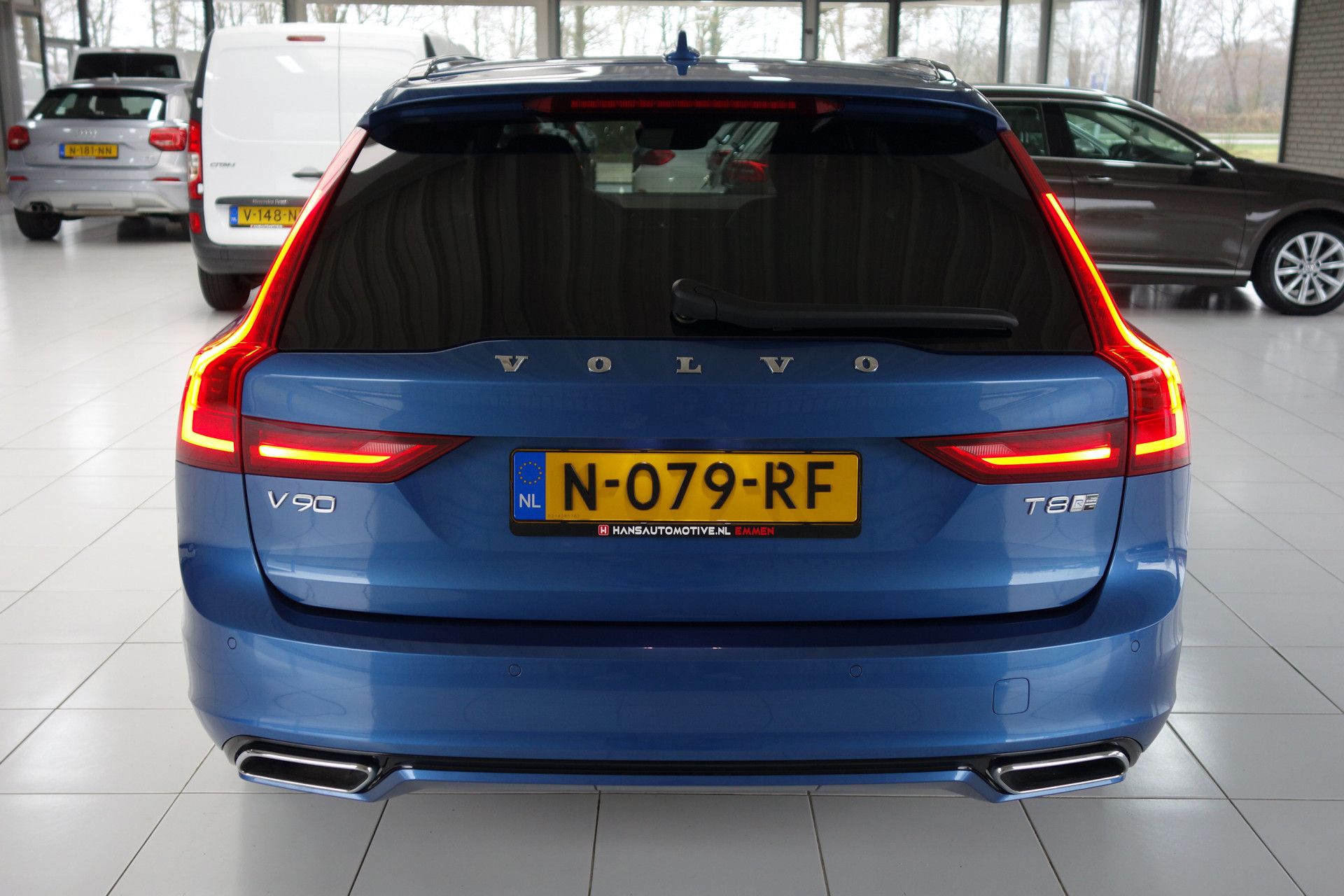 Volvo V90 2.0 T8 AWD R-Design Plug-In Hybrid Scandinavian Versatility en Winter Line