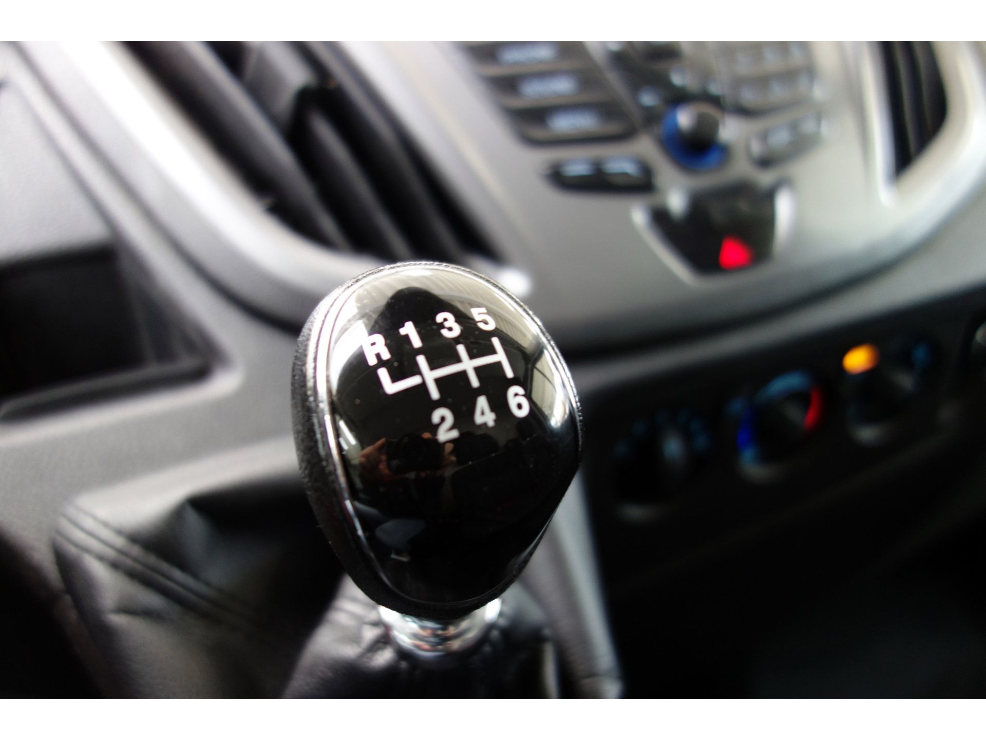 Ford Transit 350 2.0 TDCI L3H3 MARGE Trend PostNL Airco Camera PDC Cruise Start/Stop 3-Persoons