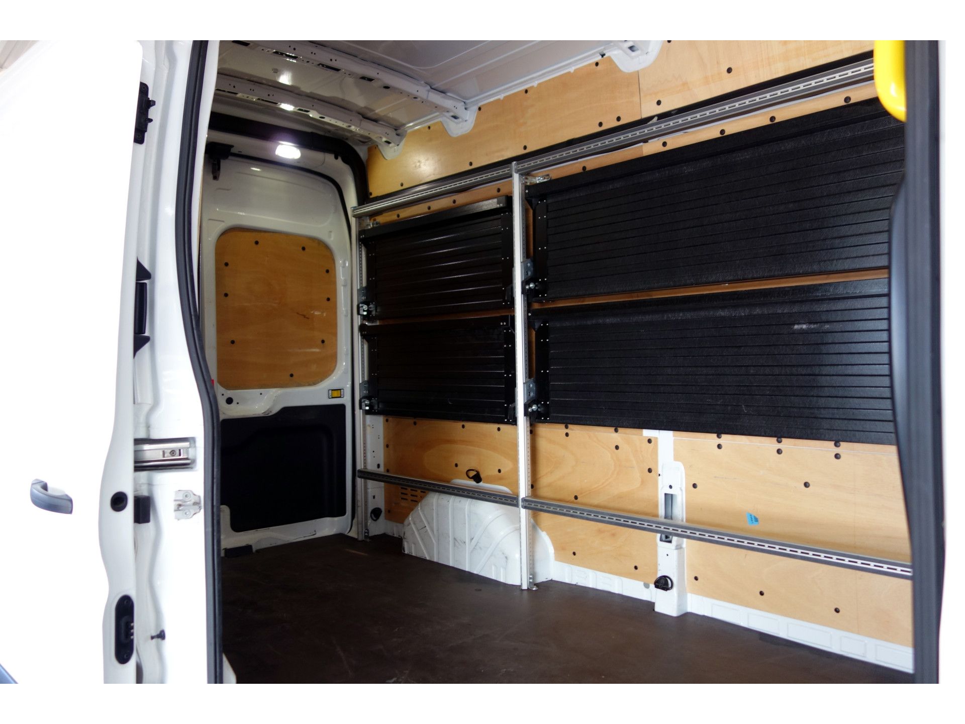 Ford Transit 350 2.0 TDCI L3H3 MARGE Trend PostNL Airco Camera PDC Cruise Start/Stop 3-Persoons