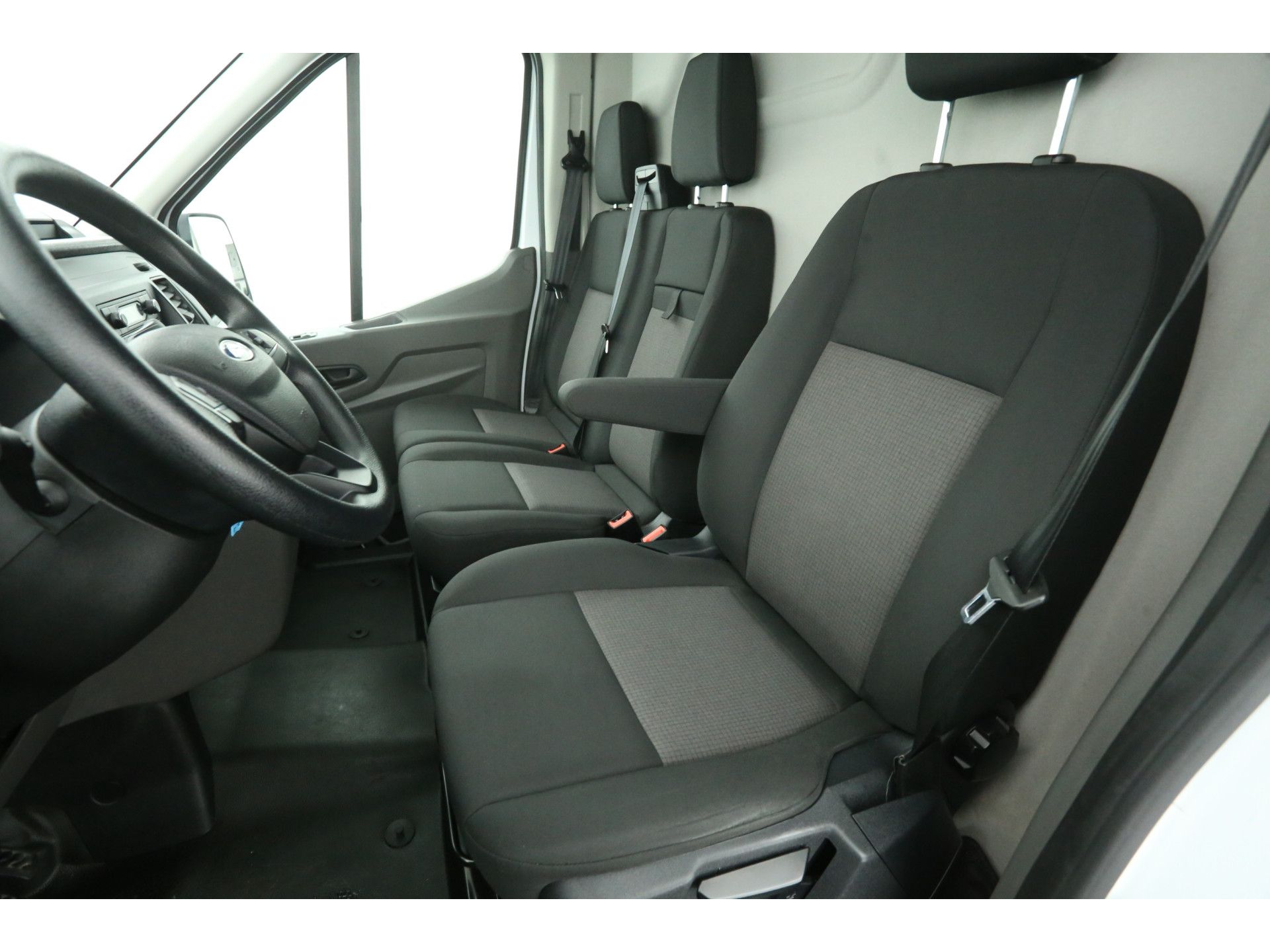 Ford Transit 350 2.0 TDCI L4H3 58dKM | 2021 | 130PK | 2800kg Trekgewicht. Airco 3 Persoons Start/Stop