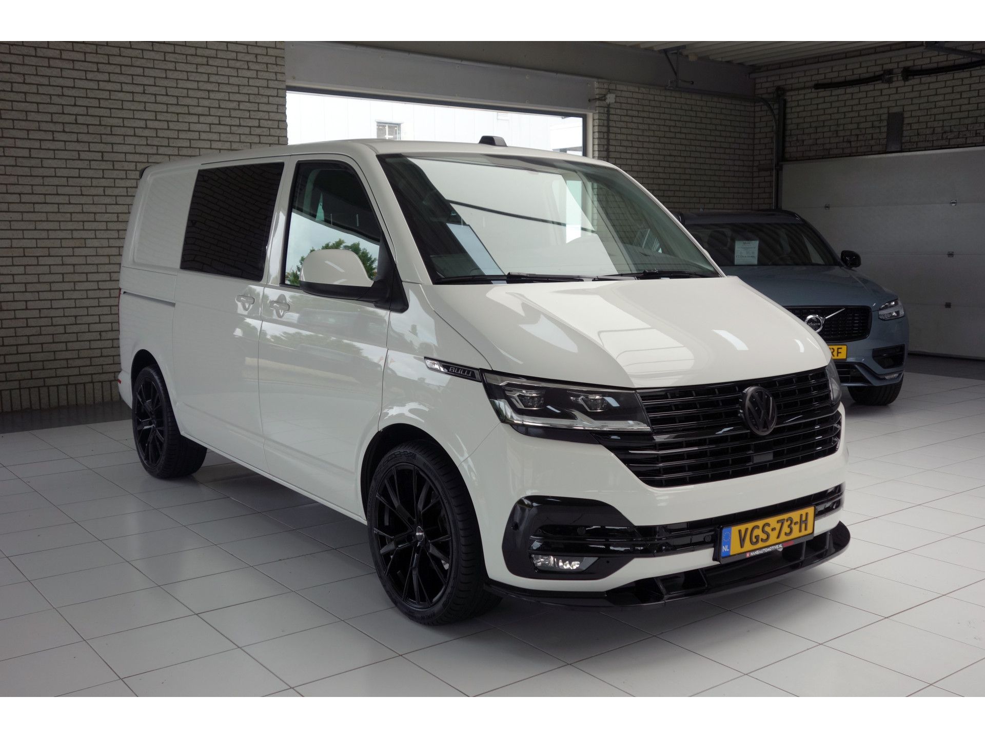 Volkswagen Transporter Bulli 2.0 TDI AUTOMAAT L1H1 Airco Cruise Navi Trekhaak LMvelgen 20"