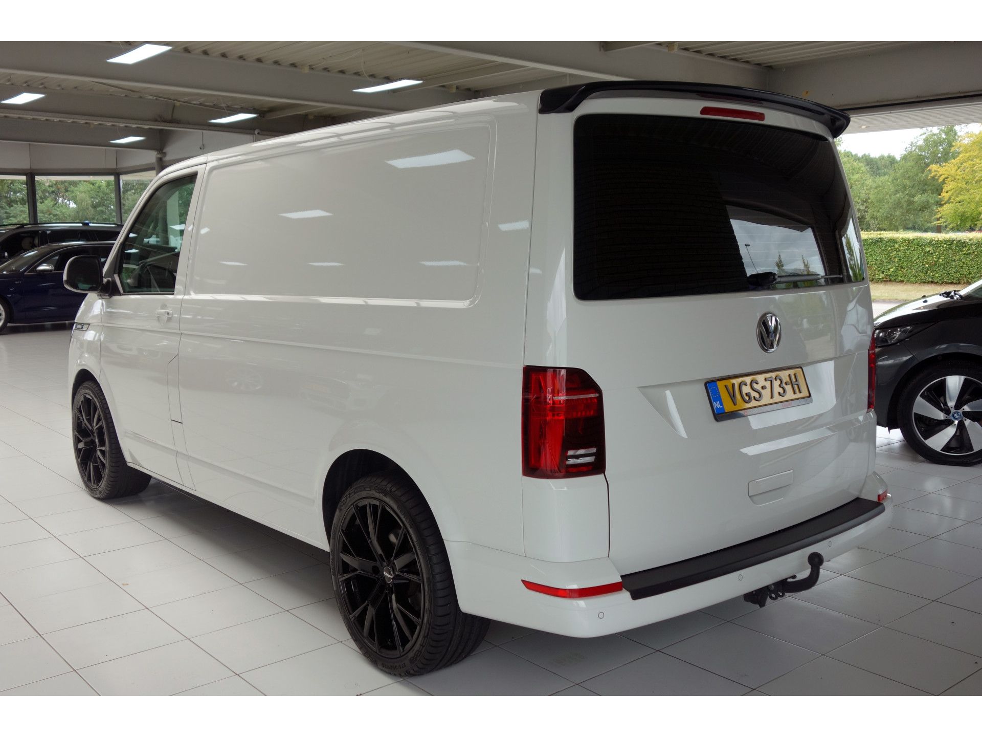 Volkswagen Transporter Bulli 2.0 TDI AUTOMAAT L1H1 Airco Cruise Navi Trekhaak LMvelgen 20"